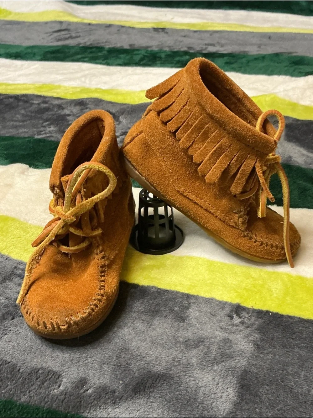 Minnetonka Kids Orange Suede Fringe Moccasins Size 7